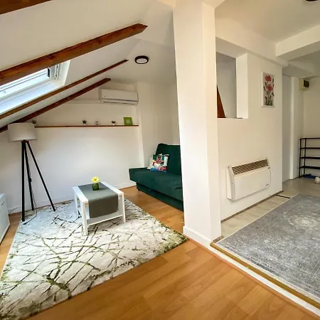 Loft Apartment *